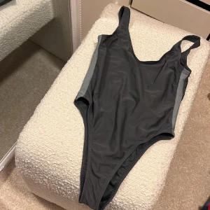 Snygg baddräkt  - Aldrig använd. 