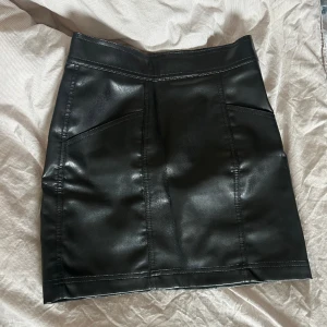 Skinnkjol  - Skinnkjol från hm i stl 36. Bra skick!