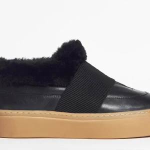 Rodebjer varma skor - Súper fina Och varma skor i från rodebjer med yllefoder och upphöjt sula . Perfekt för höst/vår/ vinter  St 36 men känns mer som en 37  Dyra i inköp!! 