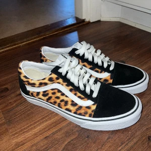 Vans leopard - Oanvända Vans, köpta spontant och inte använt dom sen jag köpte dom för 3 år sen, därav säljer.