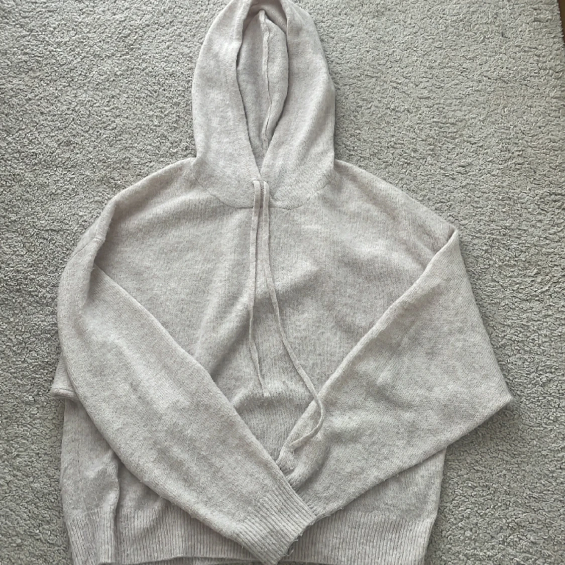 stickad hoodie