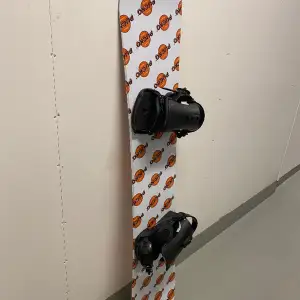 Säljer nu min helt oanvända snowboard från Pucko. Säljes då den tyvärr är för lång för mig. 160 cm. Endast upphämtning, fraktar inte! 