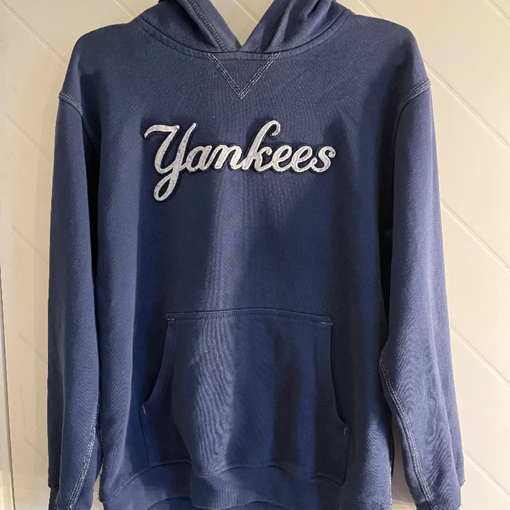 Yankees hoodie köpt secondhand💓💓. Hoodies.