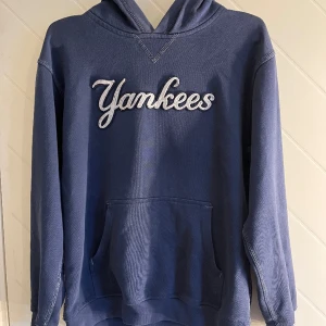 Yankees hoodie - Yankees hoodie köpt secondhand💓💓