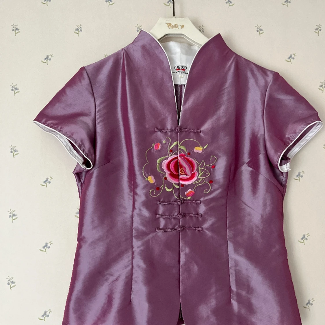 Fin kinesisk sidenblus