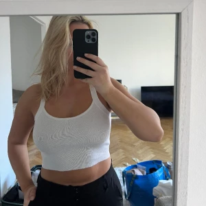 Linne - Säljer detta linnet i storlek S. Använd ett par gånger men i väldigt bra skick. 