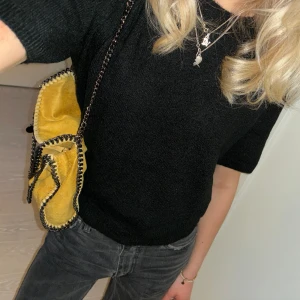 Stickad Tshirt  - Superfin stickad Tshirt från h&m som är helt slutsåld💕 aldrig använd med prislappen kvar