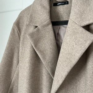 Beige kappa - Knappt använd och säljs därför, hur fin som helst🥹