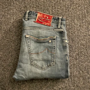 Jacob cohen jeans - Tjena, säljer mina feta Jacob cohen jeans i storlek 34, de är en limiterad produkt och är style 622 de är bara att skriva om du har några funderingar, priset kan gå att diskutera 
