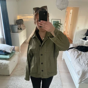 Grön jeansjacka - Fin grön oversized jeansjacka