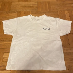 Polar tshirt   - En polar t shirt som använts bra men inte fått några skador,100% bomull. 