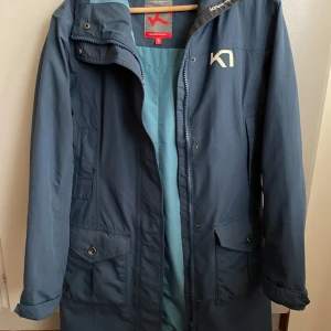 Kari traa jacka  - En jättefin kari traa jacka med avtagbar innerjacka💗