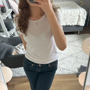 intimissimi dupe - vit t-shirt, lite genomskinlig. jättetunnt och mjukt material!!🥰