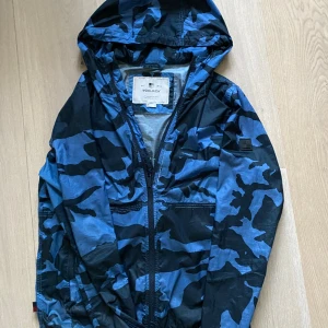 Woolrich windbreaker - (Intressekoll) på min windbreaker i använt skick (skada brevid dragkedjan)