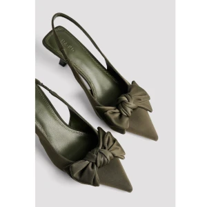 Gröna Pumps Nakd - Superfina gröna pumps från Nakd. Använda en gång, är i bra skick. Slutsålda. Storlek 38 💕💕