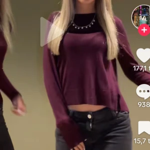 Vinröd tröja💕💕 - Så snygg vinröd tröja, mycket efterfrågad i storlek S. Säljer 2st därav 2 annonser!