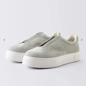 Eytys doja - Säljer nu mina eytys doja i gråa då de inte kommer till användning längre. Använda men ändå i bra skick, pris kan diskuteras 🤍🫶🏻 nypriset är 2000 kr