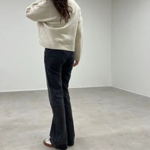 Alobha jeans  - Gråa jeans från Alobha Label i storlek XS, inga defekter och i bra skick💓💓