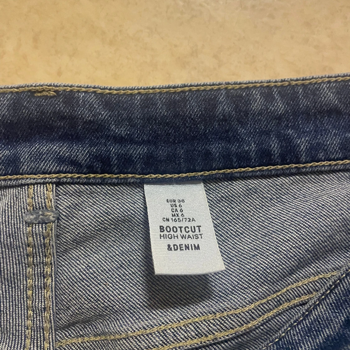 Mörkblåa jeans - 91