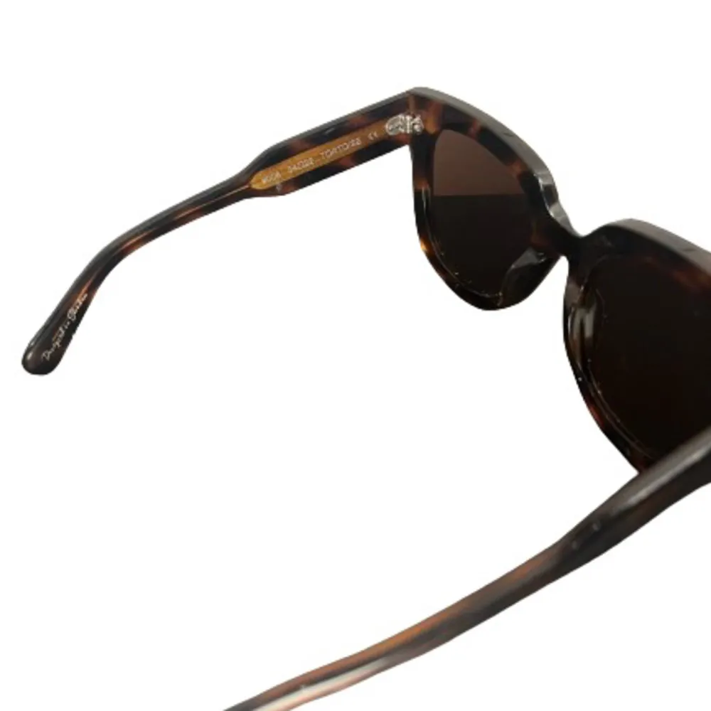CHIMI solglasögon  Modell 08  Färgen är ”Turtoise”.  Postar spårbart.   Kolla gärna inlägget med information innan du skriver🤍. Accessoarer.