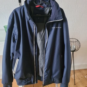 Race Marine jacka - Knappt använd jacka från Race Marine Storlek medium
