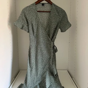 OmlottKlänning Veromoda  - Supersöt klänning från VeroModa! Väldigt gott skick.  