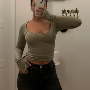 ADSGN topp - ”Soft-top” ifrån adsgn. Endast använd 1 gång så helt i nyskick! 