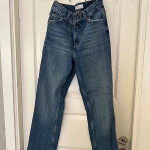 Bershka Jeans - Säljer ett par jeans från Bershka. Nyskick, knappt använda. 