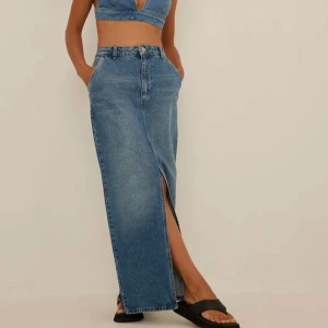 Denim maxikjol - Super fin denim kjol från NAKD💙🩵 HELT NY, säljer pga fel storlek. 