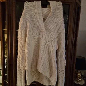 Stickad tjock tröja  - Bra skick 