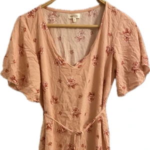 Blommig klänning - Fin klänning perfekt för sommaren🌸🌺