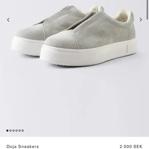 Eytys  - Säljer mina eytys då dom är lite stora i storleken, är vanligtvis en 37 och skorna är i 38.  Nyskick,kontakta vid intresse av fler bilder🫶🏽