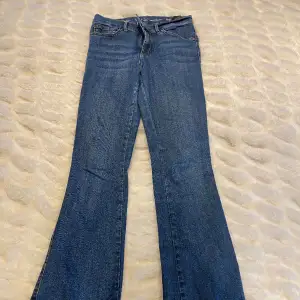 Utsvängda jeans 