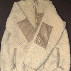 Ull tröja  - Dickies ull Tröja, onvänd för den va stor i storleken,  bra att ha ute när det är kallt eller bara vara gosig hemma