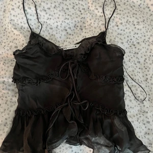 Sommartopp från Zara - En svart sommartopp från Zara 