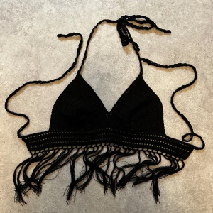 Söt knyt-topp - Toppen är i storlek S, men eftersom den är knyt funkar den till både XS och M också. 