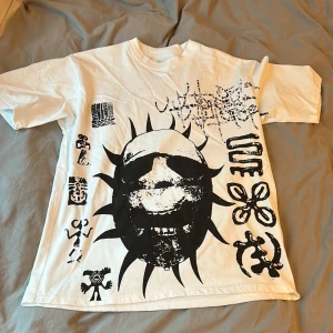 TRAVIS SCOTT UTOPIA MERCH - Condition är 10/10, hade velat ha tröjan själv men den passar tyvärr inte mig. 