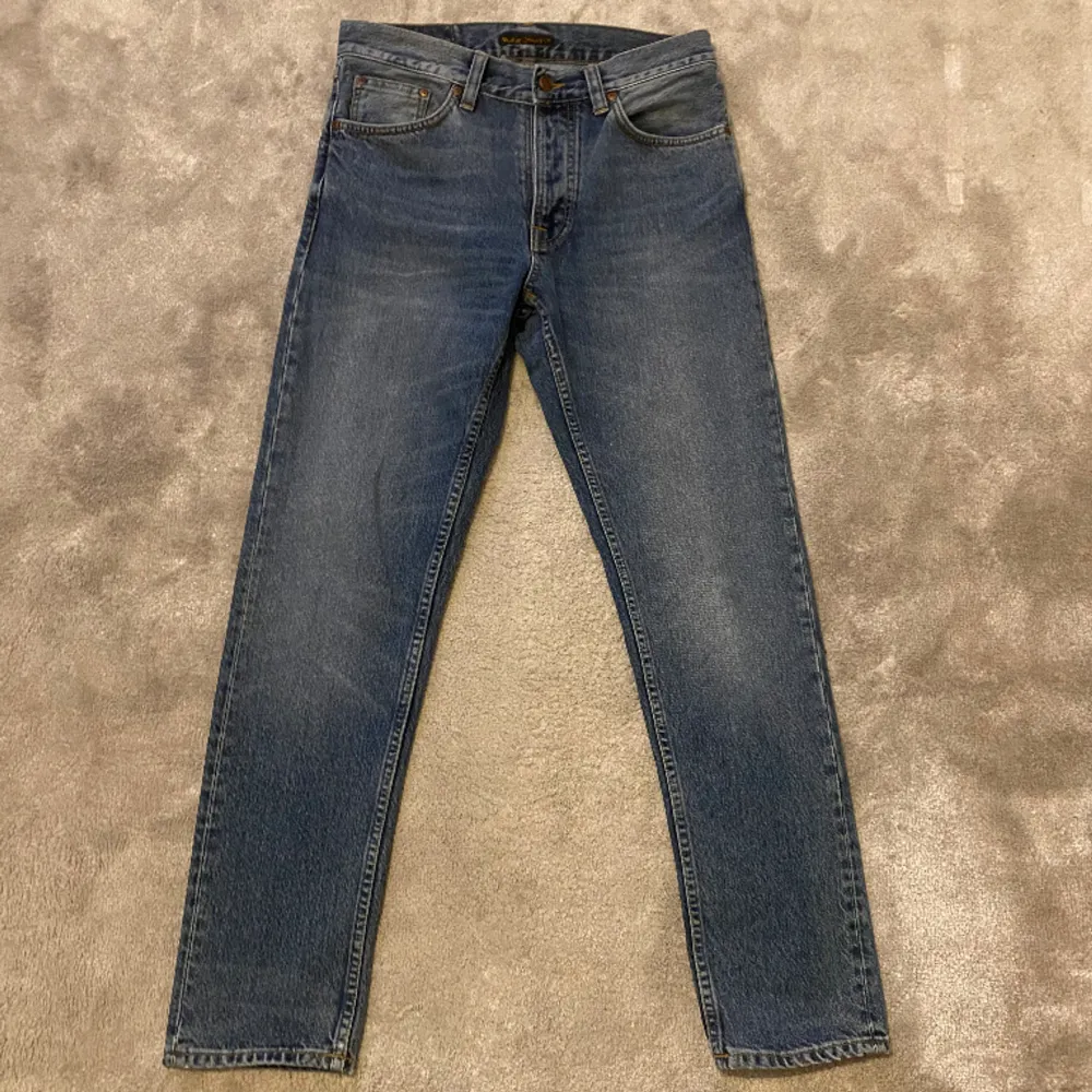 Säljer mina nudie jeans använd någon gång  Passar mig som är 180 Nypris: 1599 Skick 10/10 . Jeans & Byxor.