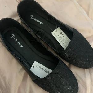 skor - loafers/ballerina storlek 41, helt nya😝