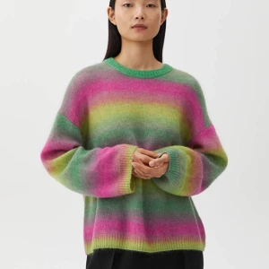 Tröja i mohair från Arket - Tyvärr har denna härliga bara använts en gång och sedan hamnat för länge i garderoben och säljer den därför! Storlek small, kan både mötas upp eller skicka! 