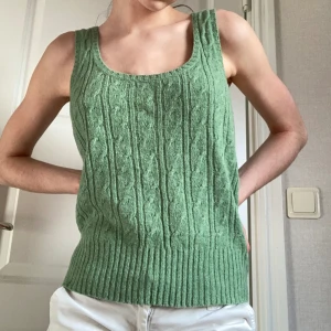 Stickad topp - Grön ull stickad topp i  nyttskick! 🌸