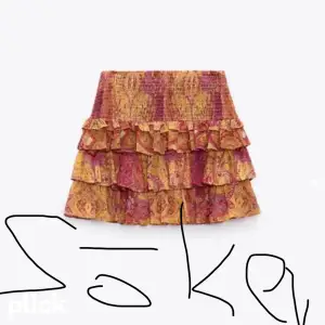 Jag söker denna jätte fina kjol. Kan betala Max 400kr i stoleken S/XS❤️❤️