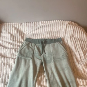 Juicy byxor - Säljer mina fina juicy Couture byxor. Dom inte inte sönder eller slitna. Storleken är XS