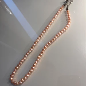 Pärlhalsband - Jättefint!!!