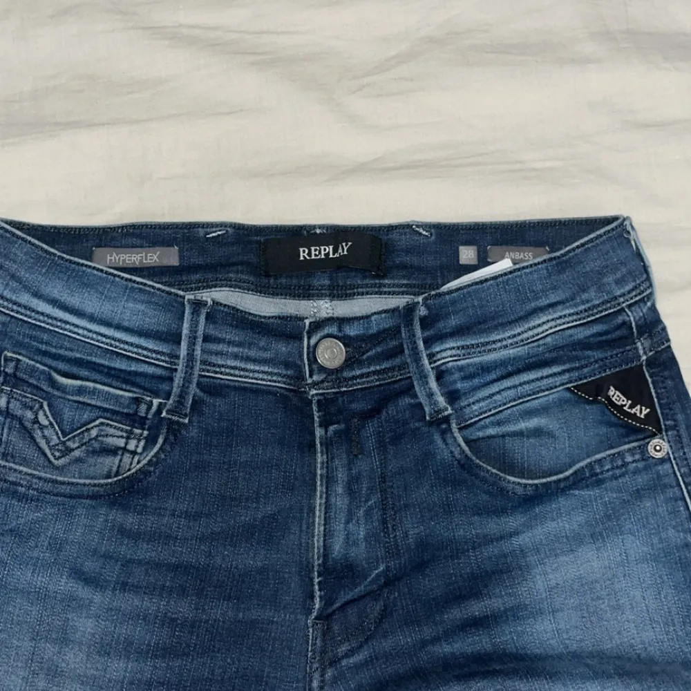 Feta jeans i storlek 28/32 Pris går att diskutera. Jeans & Byxor.