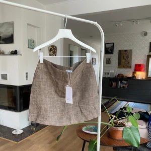 Kjol från &otherstories - Oanvänd kjol från &otherstories, nypris 690kr. 