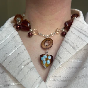 Handgjort halsband  - @bladhsmycken på Instagram 