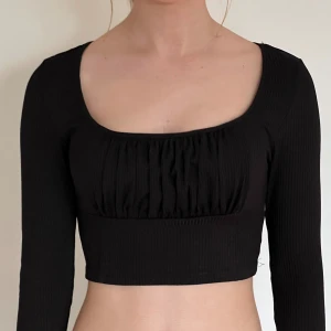 Fest-topp - Snygg, tajt festtopp, fint skick 🖤