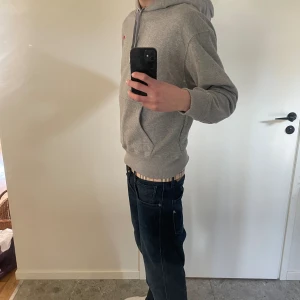 Ami Paris hoodie - I säljer denna feta Ami Paris hoodie I I Aldrig Andvänd I  I storlek M I 