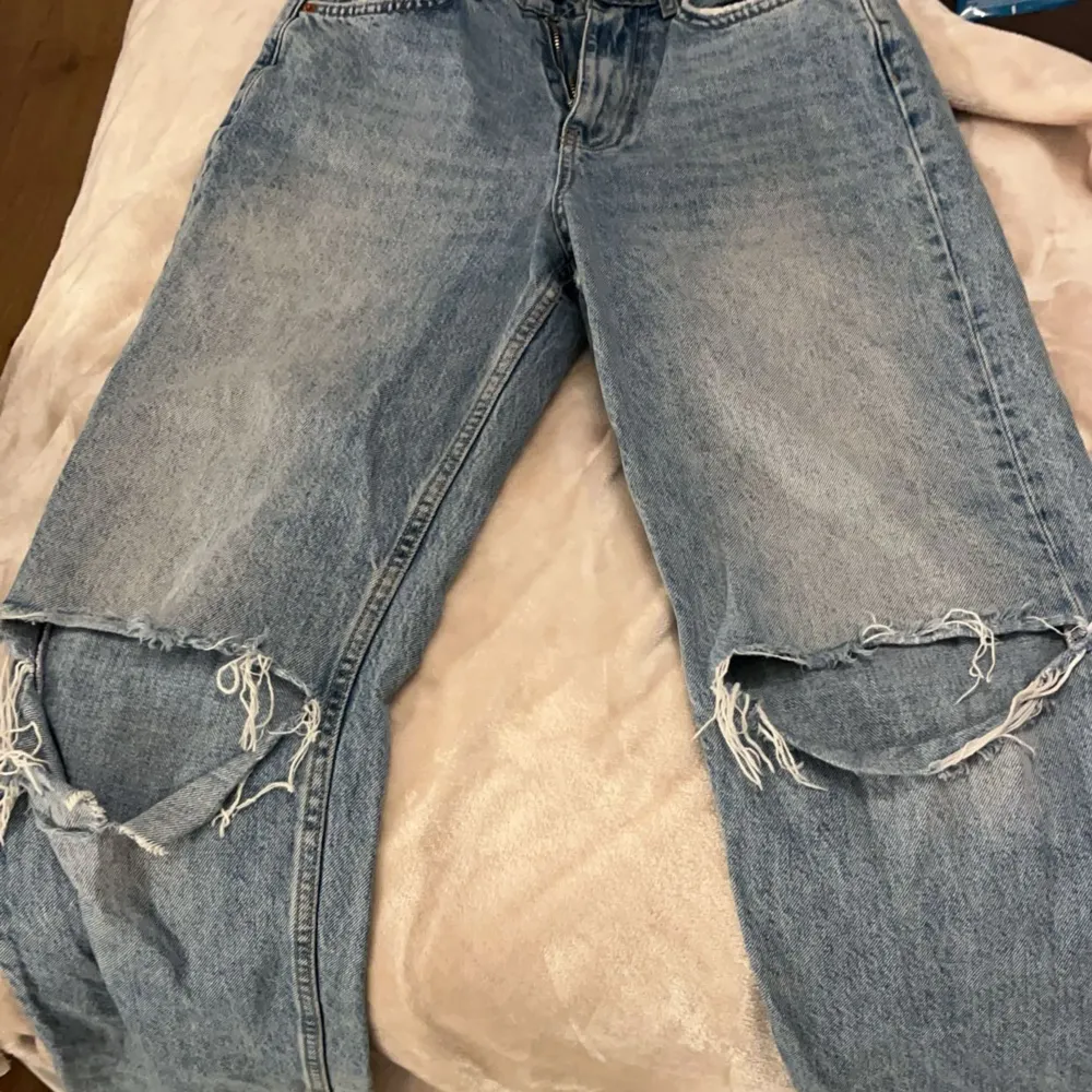 Jeans från Gina Tricot i stolek 32, säljer pågrund av att dom inte används längre.. Jeans & Byxor.